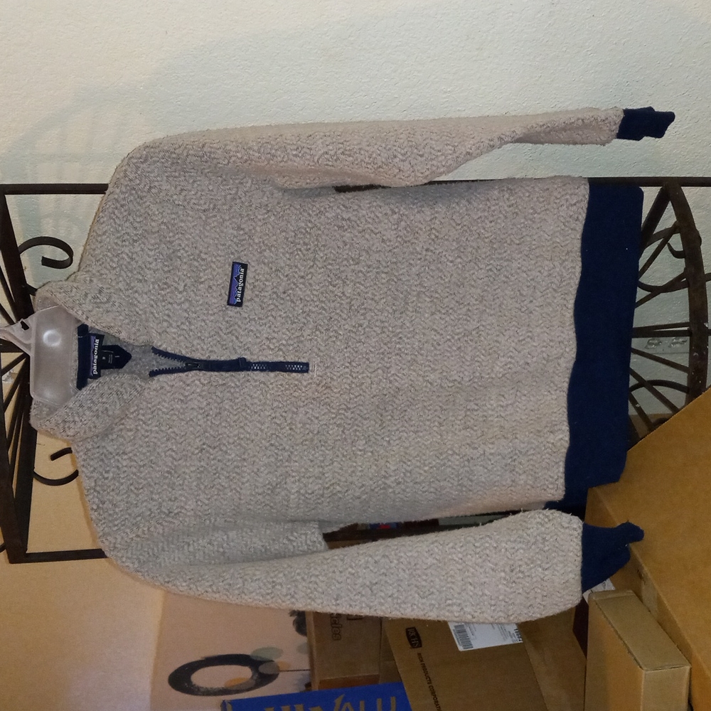 Patagonia cream colored polyester/wool 1/4 zipup pullover sweatshirt medium